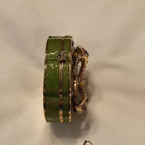 Joan Rivers Collector’s Edition Keepsake Box with Earrings, NWT - Picture 10 of 10